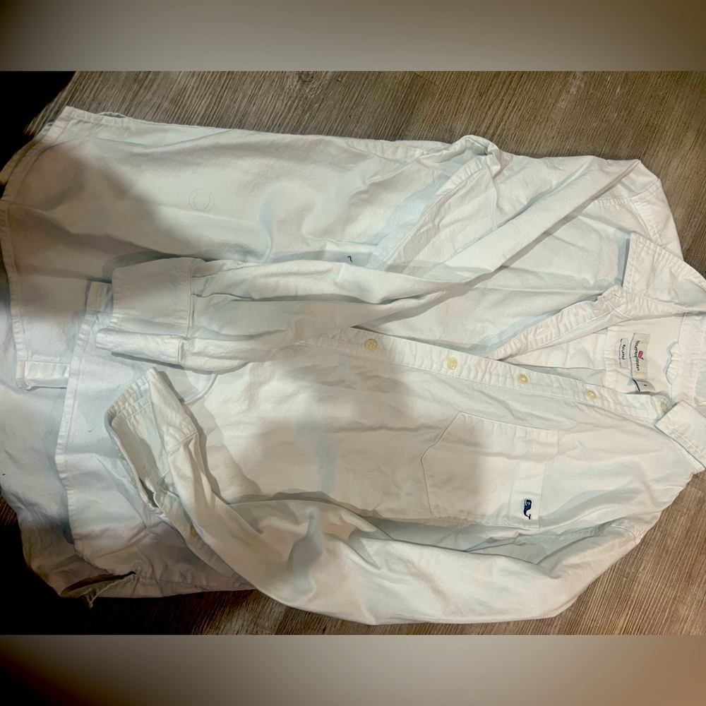 Vineyard Vines button down shirt